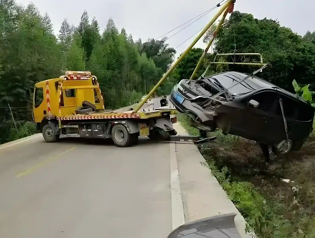 24小时道路救援拖车服务